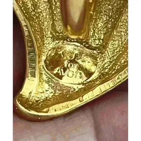 KJL Kenneth Jay Lane Avon Gold Tone Rhinestone Seashell Scarf C:lip / Extender - Picture 4 of 10